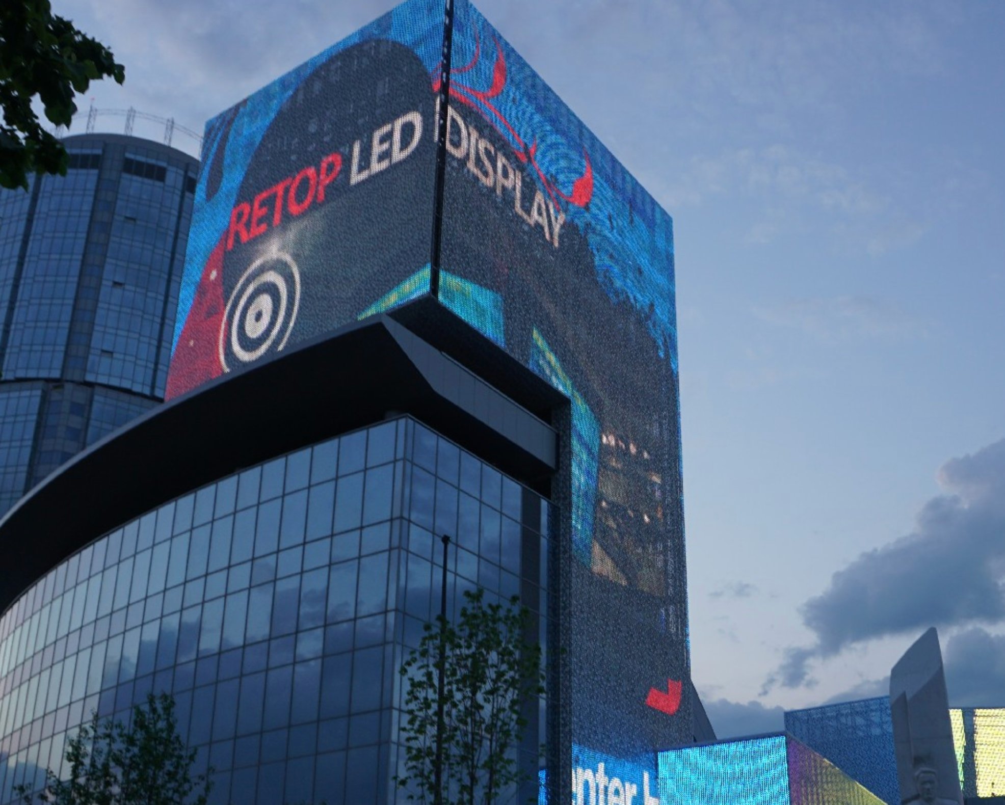 Pantalla LED fachada edificio